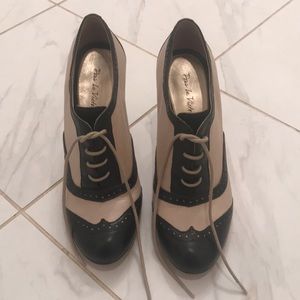 Pour Le Victoire Saddle Heel Booties